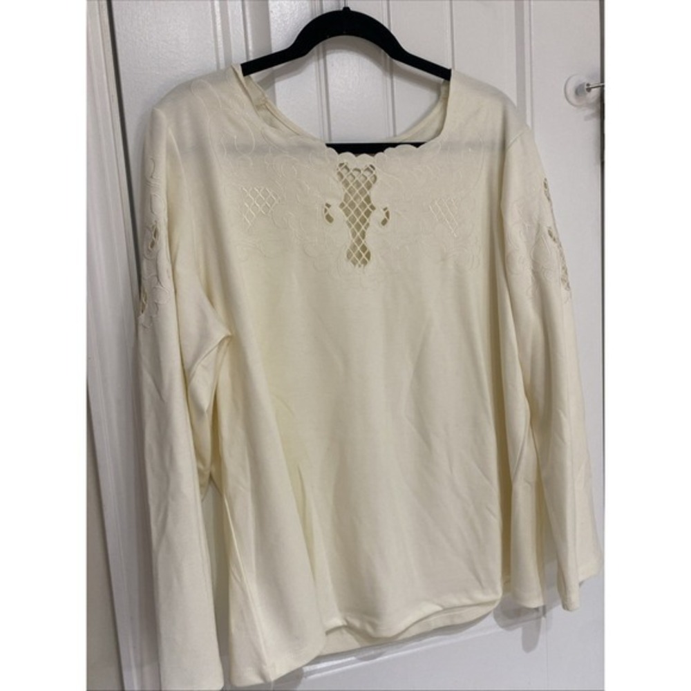 Adiva Women's Cream Long Sleeve Round Neck 1X Lace Cutouts Pullover    ‎    638
